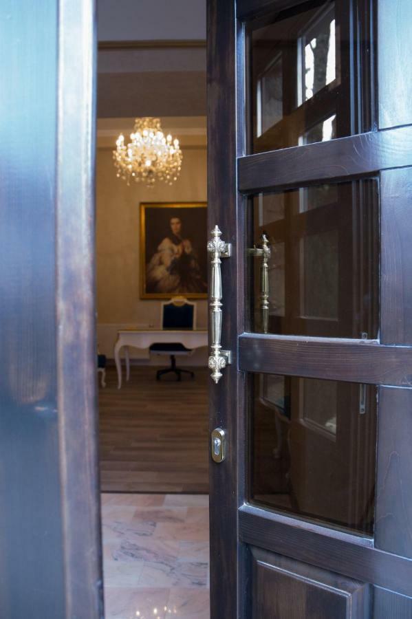 Hotel Boutique Vila Lakastel Сіная Екстер'єр фото